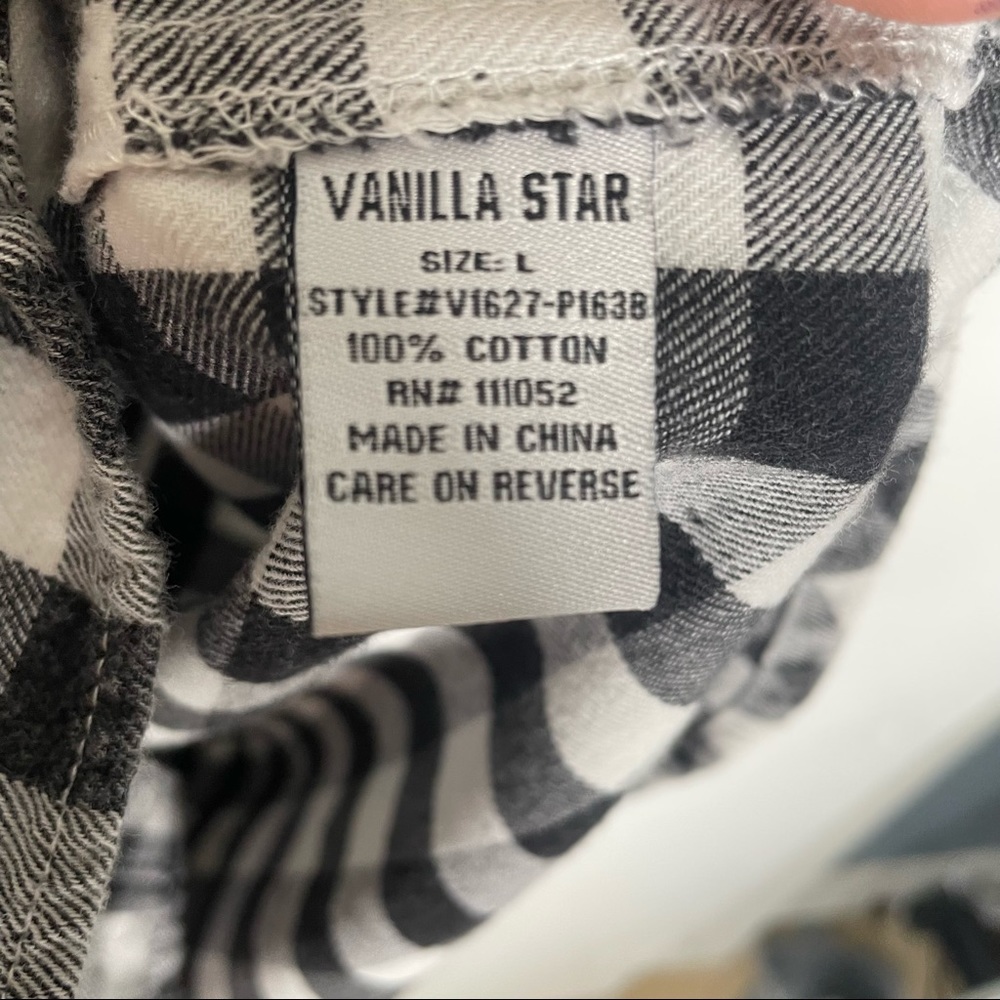 🍋Vanilla Star Black and white plaid flannel button up shirt Size Large - Picture 5 of 9